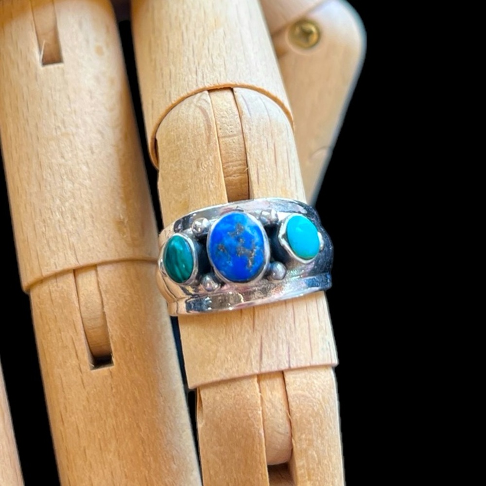 Beautiful sterling silver ring with Turquoise, Lapis and Malachite - size 6